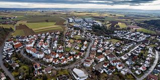 Die beiden Baugebiete Malmsheimer Weg Nord und Mittenbühl Erweiterung Nord (das Foto zeigt das Gebiet oberhalb der Bebauung) sind kurz vor der Erschließung.